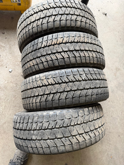 4 pneus d hiver 185/55r15 Bridgestone a l etat neuf
