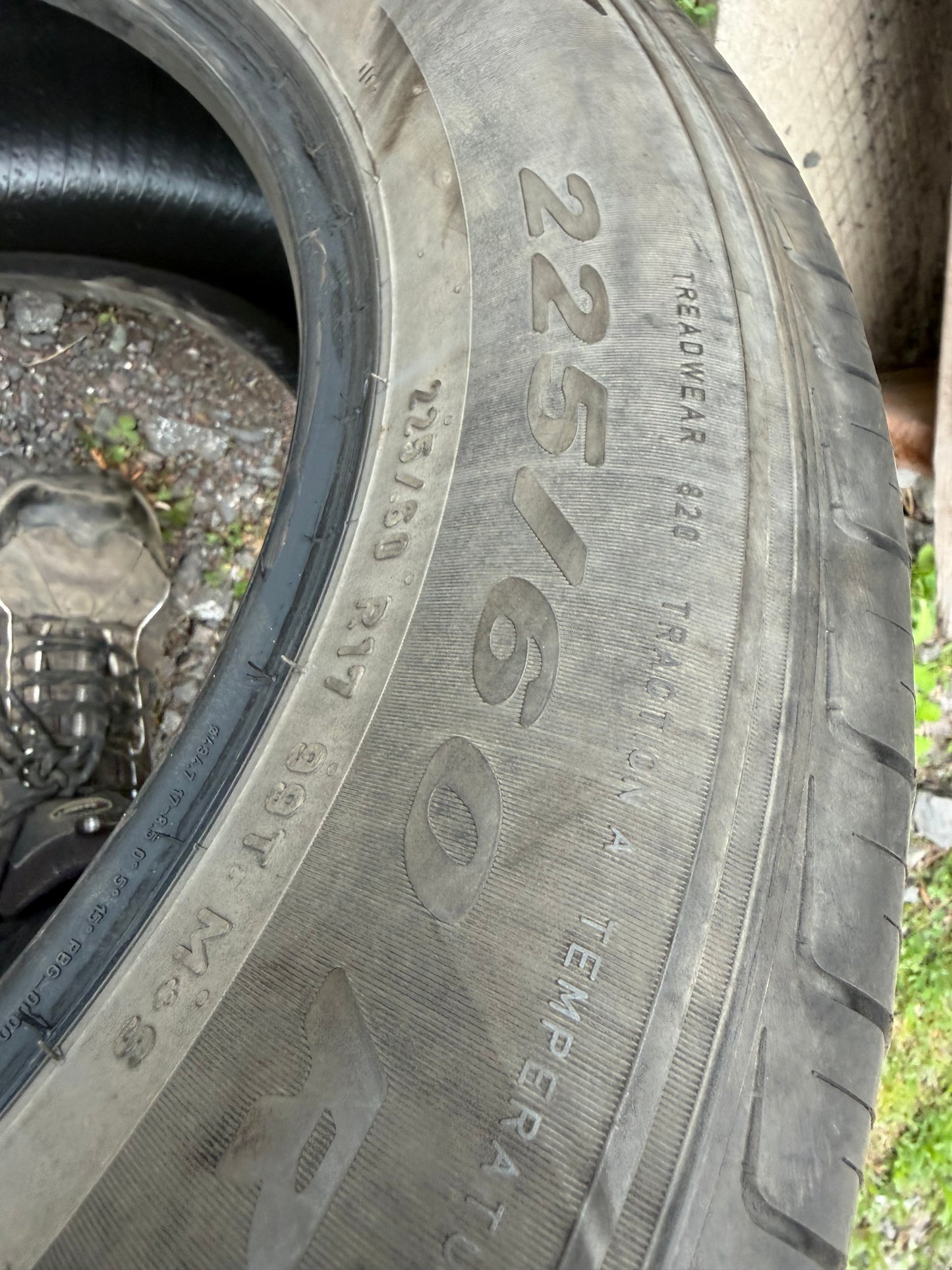 4 pneus d ete 225/60r17 pirelli en tres bon état