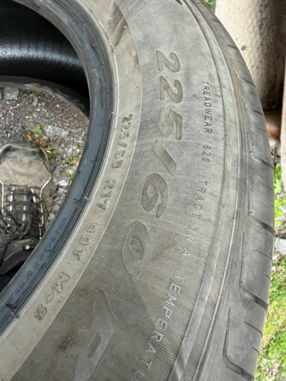 4 pneus d ete 225/60r17 pirelli en tres bon état