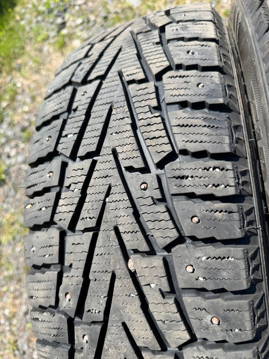 4 pneus d hiver 225/65r17 polartrax a clou en bon etat