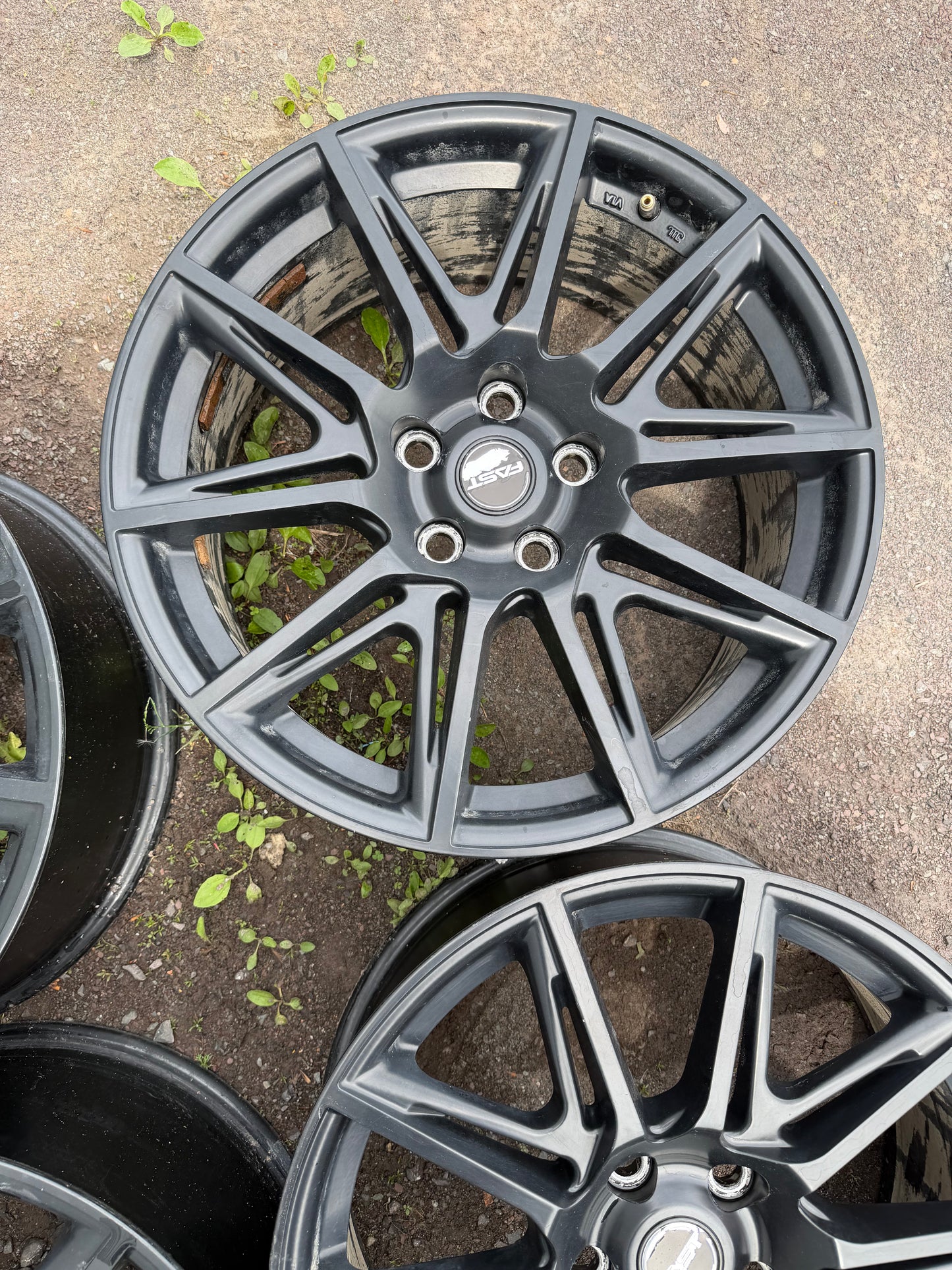 4 mags fast 18 pouces 5x114.3 a l etat neuf ( ideal pour Nissan)