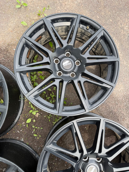 4 mags fast 18 pouces 5x114.3 a l etat neuf ( ideal pour Nissan)
