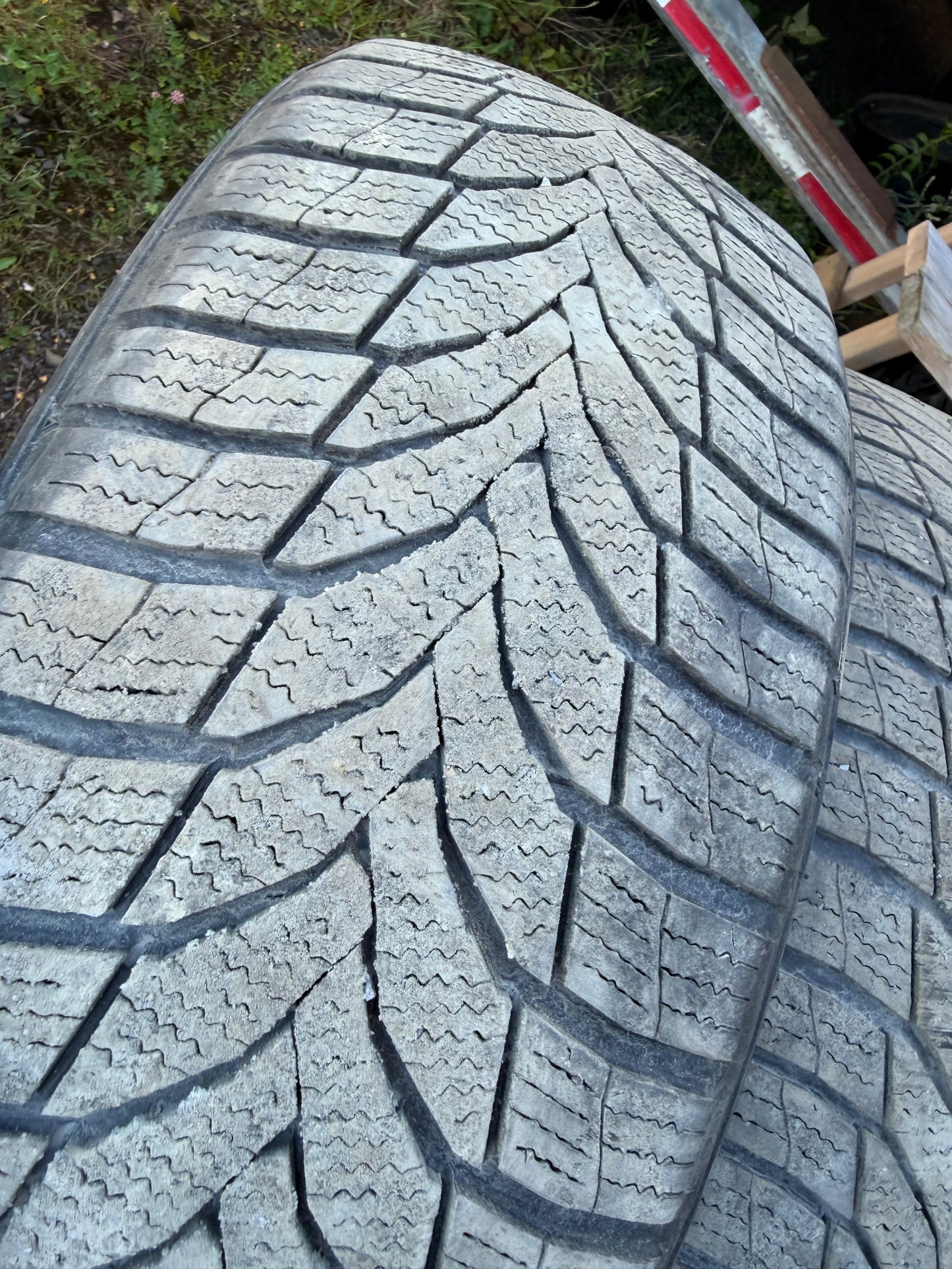4 pneus d hiver 205/55r17 nexen en bon état