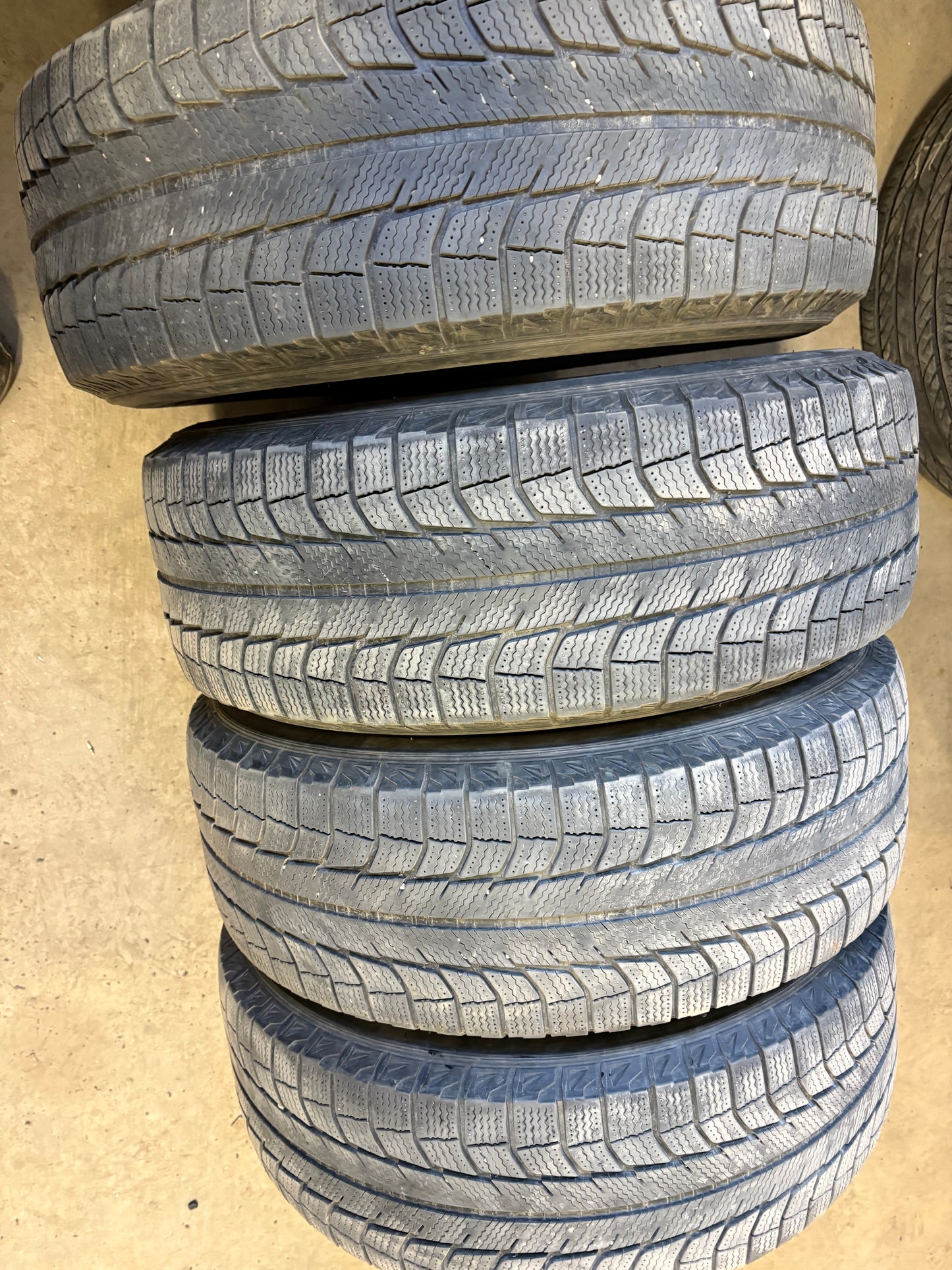 4 pneus d hiver 245/65r17 michelin