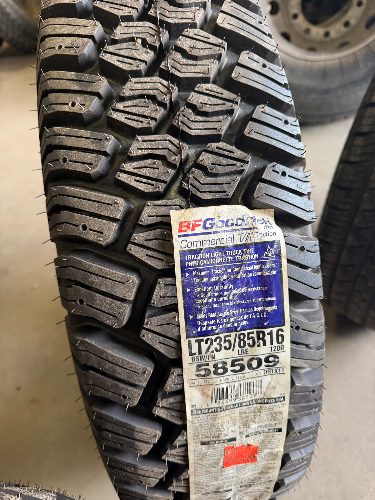 1 pneu neuf d ete lt 235/85r16 bf goodrich en liquidation