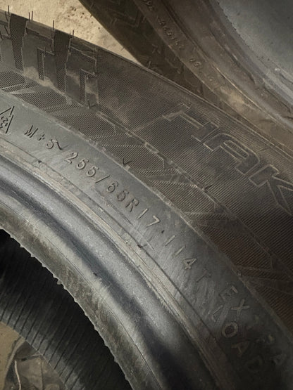 4 pneus d hiver 255/65r17 nokian en tres bon état
