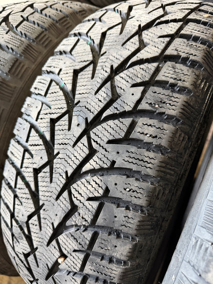 4 pneus d hiver 225/60r17 toyo a l état neuf
