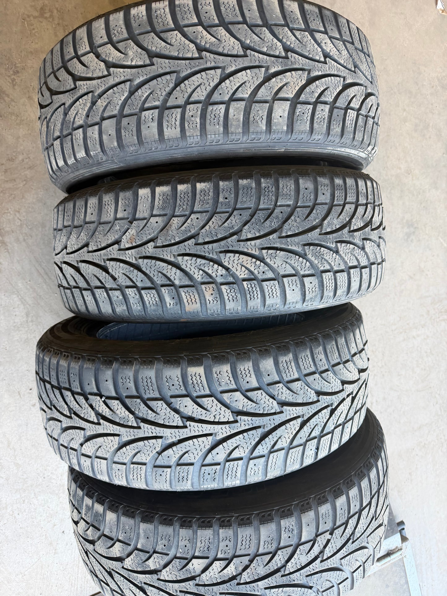 4 pneus d hiver 205/55r16 sailum en bon état