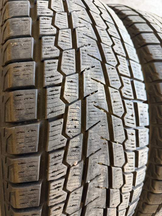 4 pneus d hiver 225/65r17 Yokohama en tres bon état