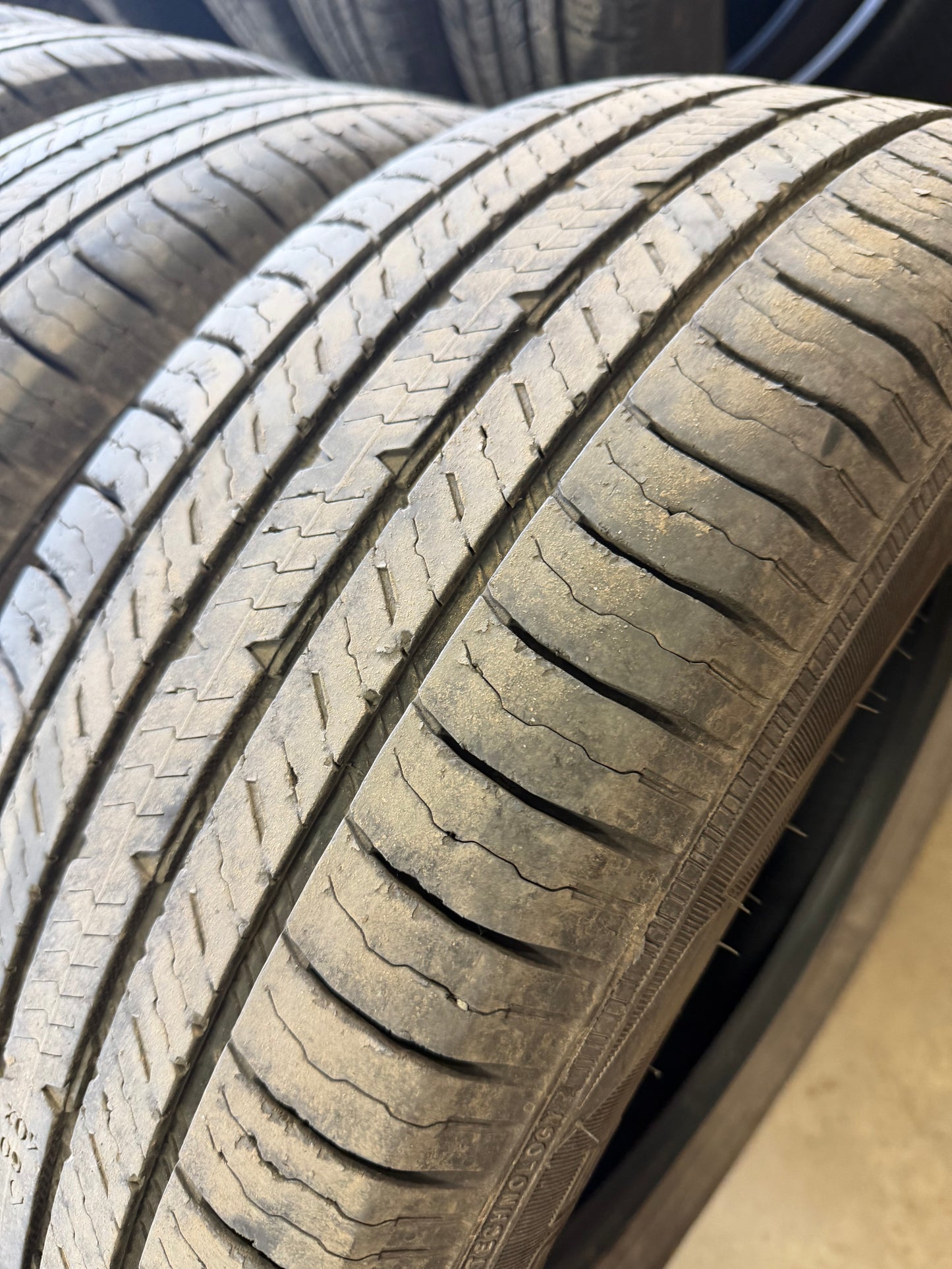 4 pneus d ete 225/65r17 nokian en bon état
