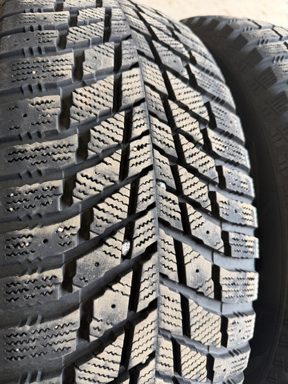 4 pneus d hiver 235/65r17 sailum en bon état
