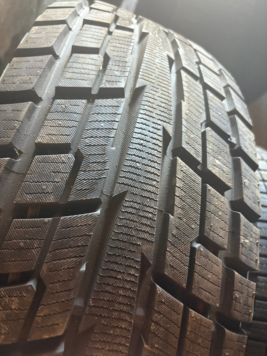 1 pneu d hiver neuf 275/65r18 Yokohama