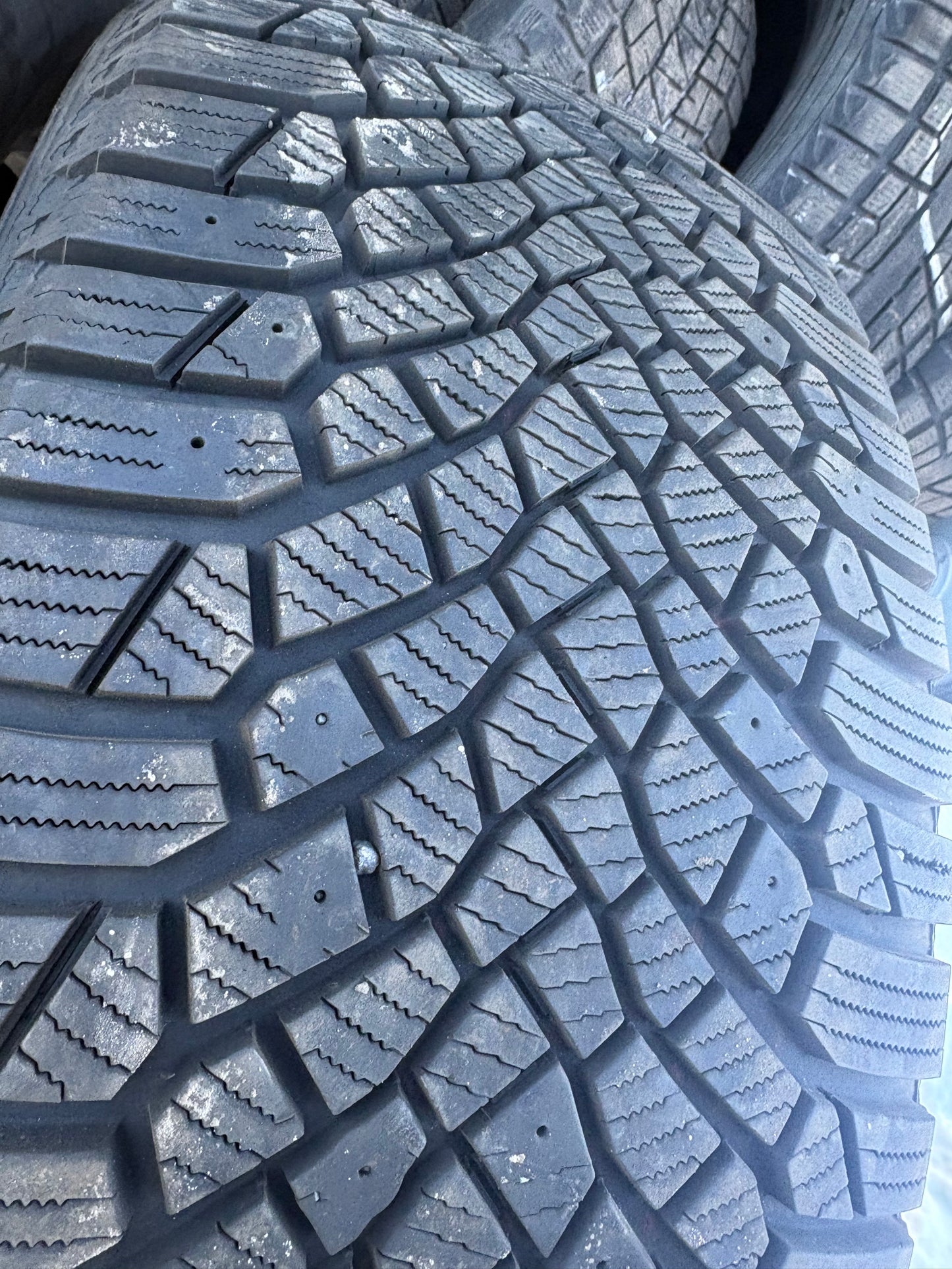 4 pneus d hiver 265/50r20 continental a l état neuf