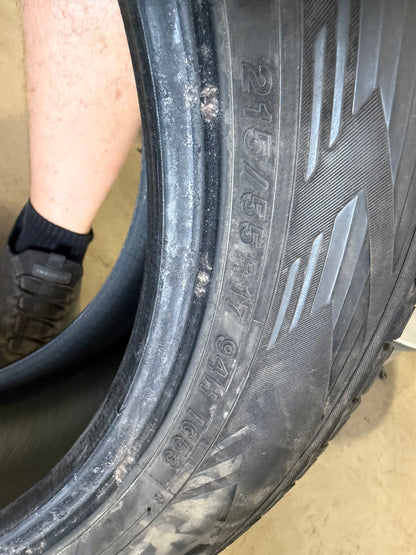4 pneus d hiver 215/55r17 Yokohama en tres bon état