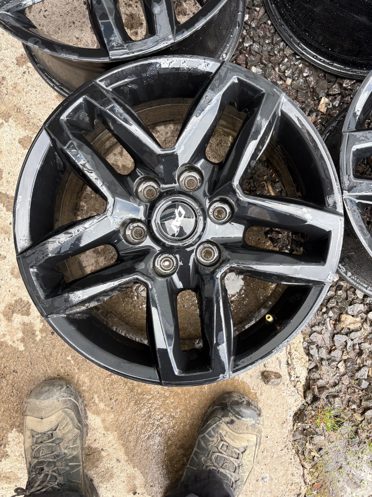 4 mags dai 17 pouces 6x135 a l etat neuf ( ford f-150 )