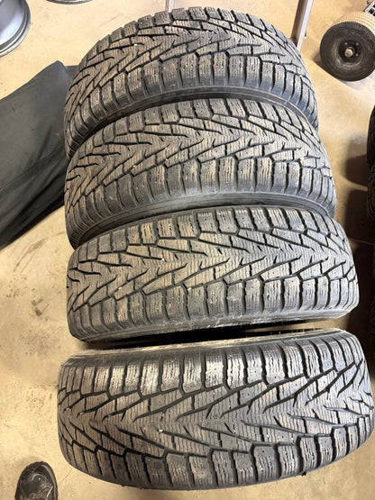4 pneus d hiver 225/65r17 nokian a l état neuf