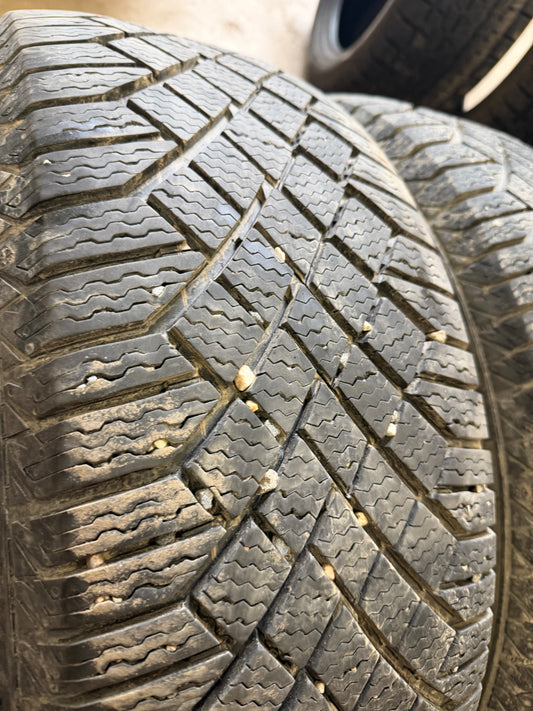 4 pneus d hiver 235/55r19 continental en tres bon etat