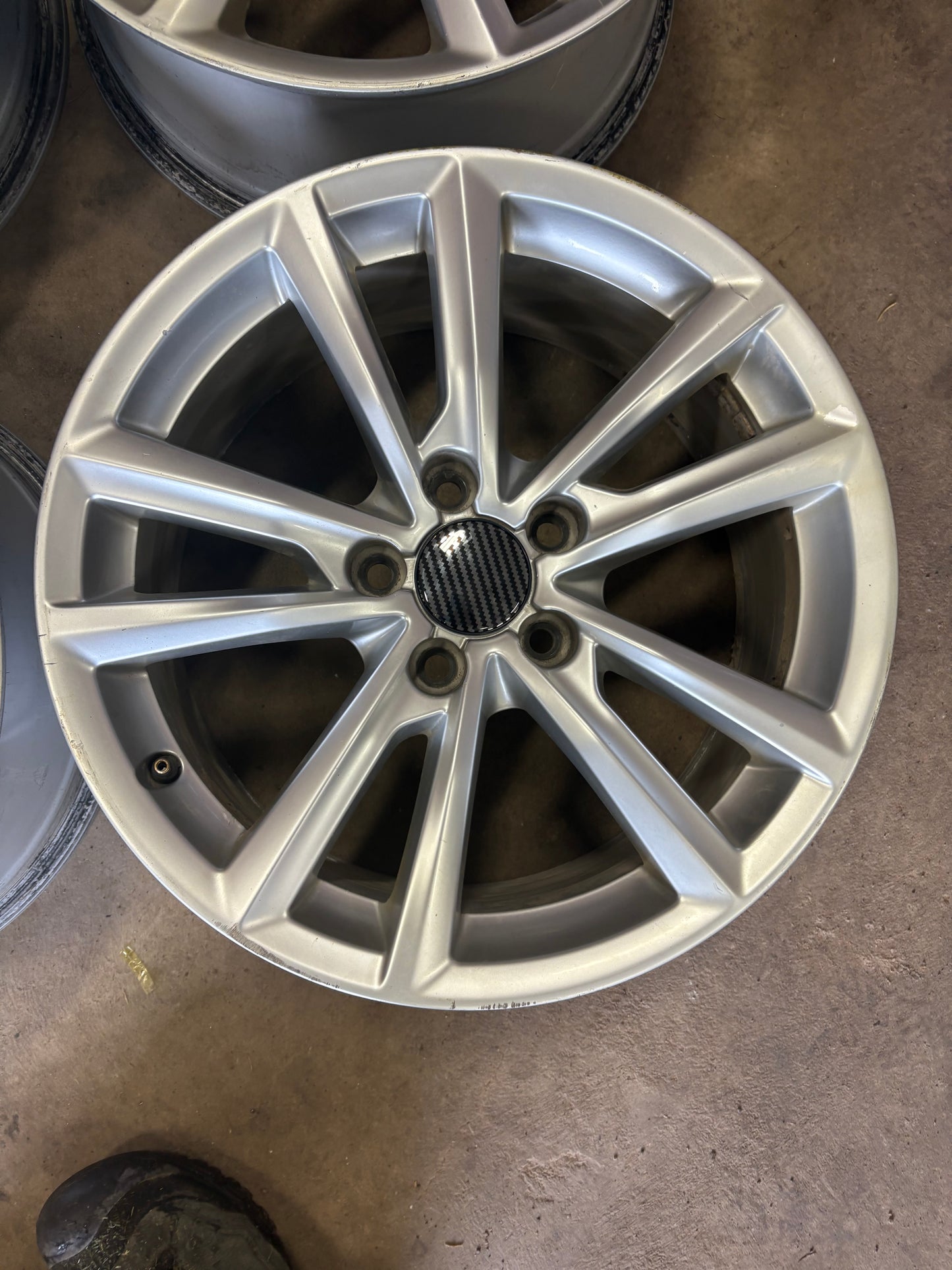 4 mags d origine audi 17 pouces 5x112 en parfaite état