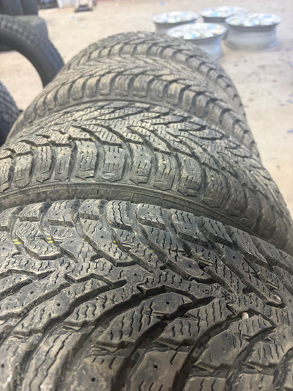4 pneus d hiver 205/55r16 nokian a l état neuf