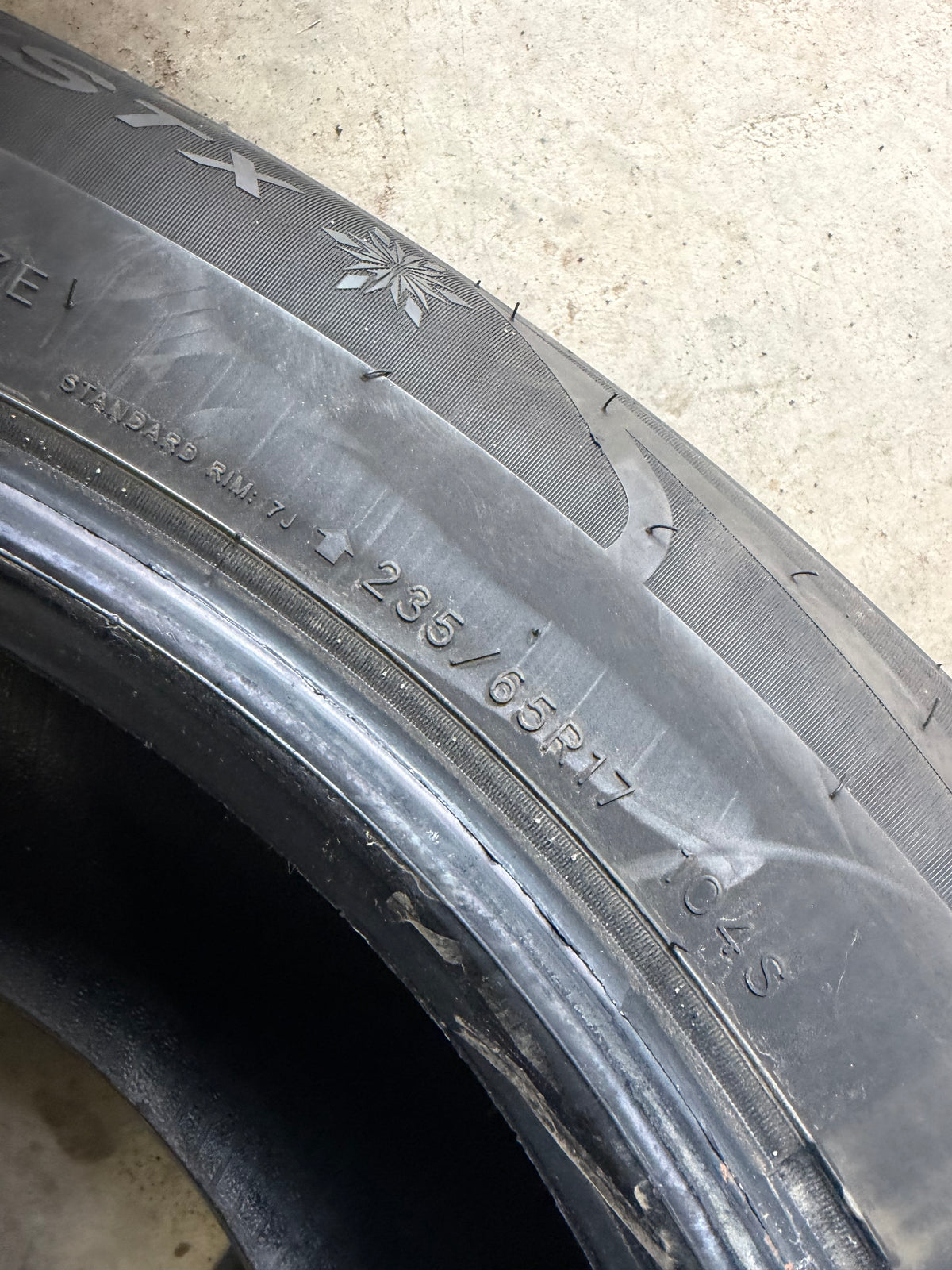4 pneus d hiver 235/65r17 sailum en bon état