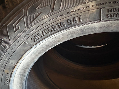 1 pneu d hiver 205/55r16 toyo en bon etat