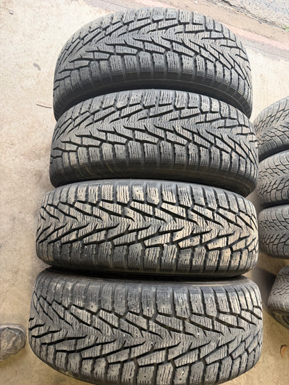 4 pneus d hiver 235/65r17 nokian a l état neuf