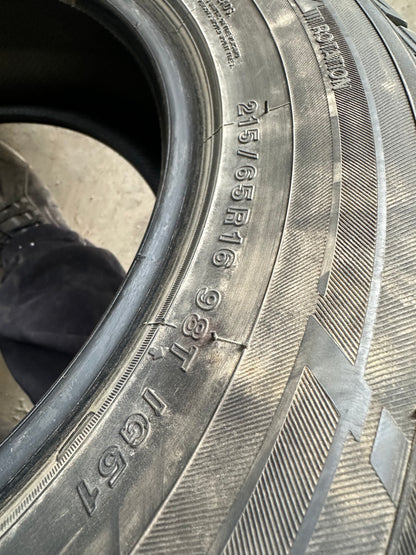 4 pneus d hiver 215/65r16 Yokohama a l etat neuf