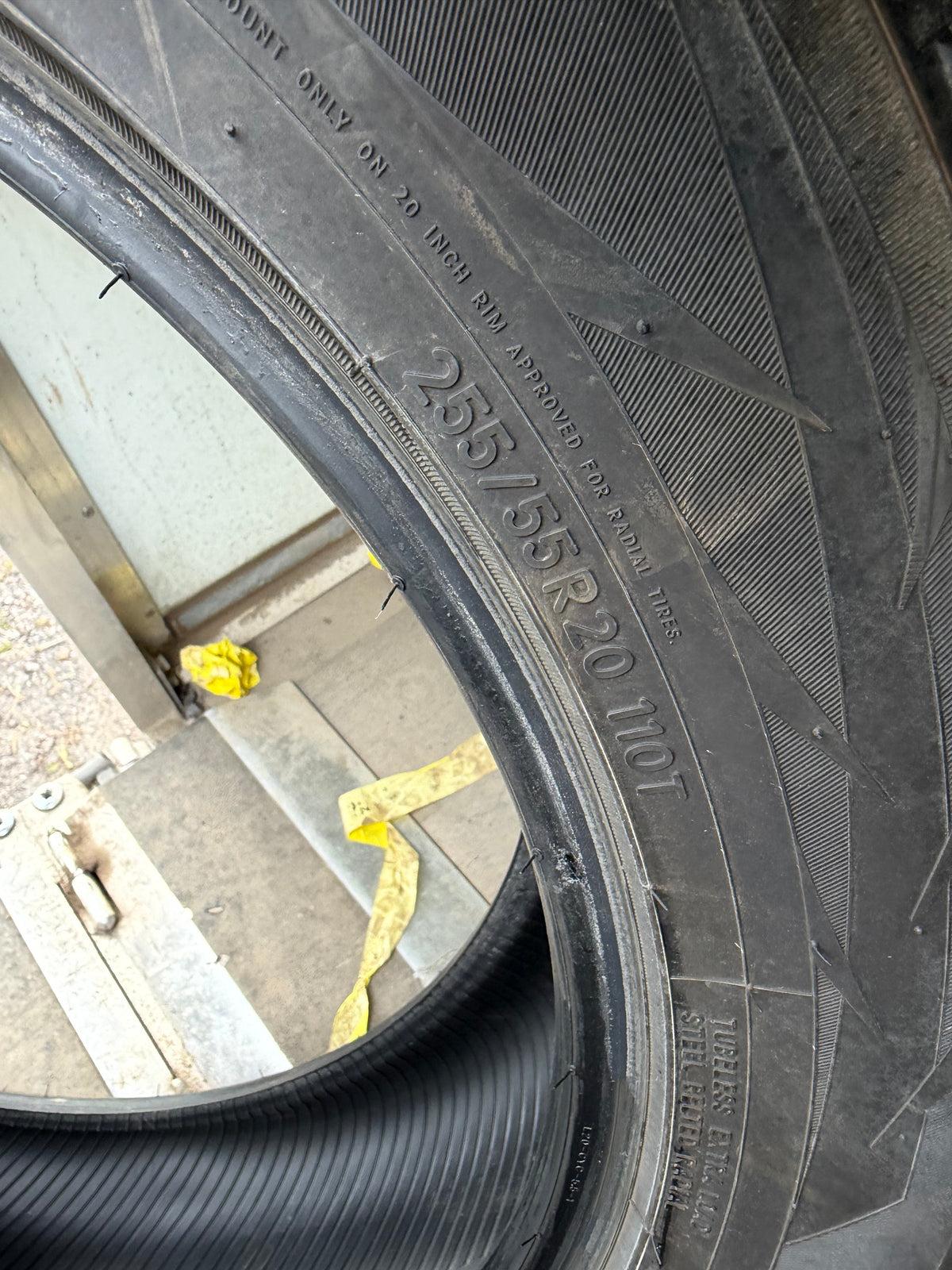 4 pneus d hiver 255/55r20 toyo en bon état