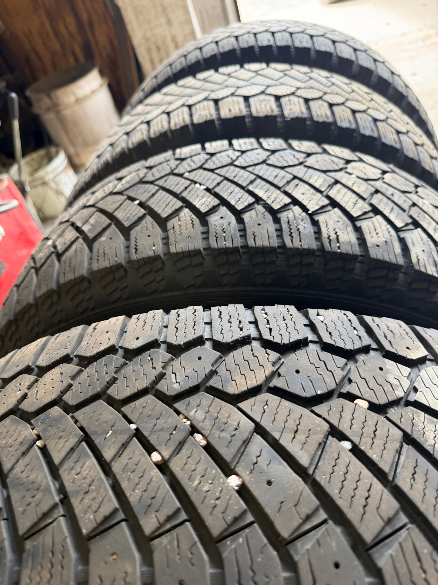 4 pneus d hiver 225/65r17 gislaved en tres bon etat