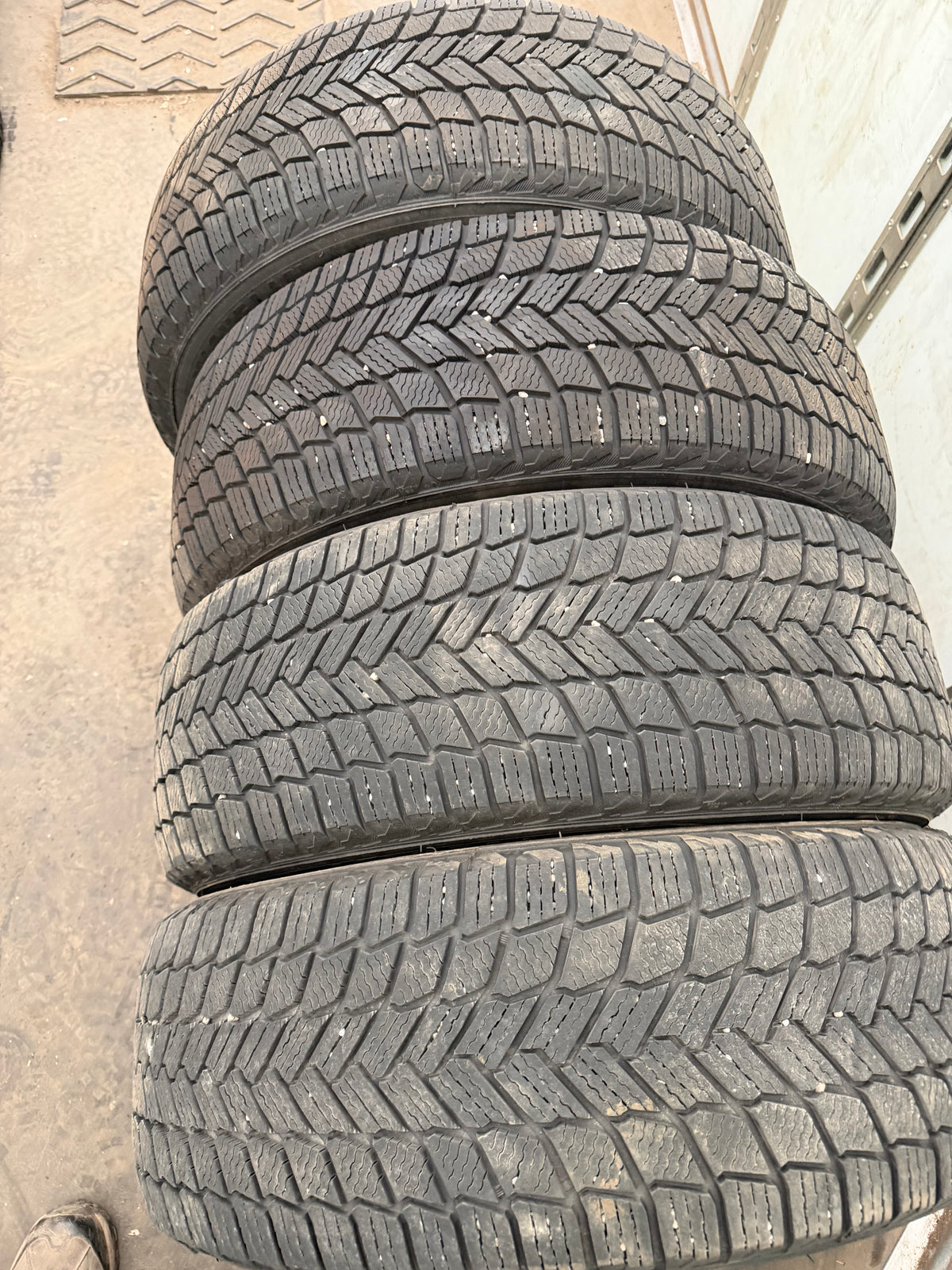 4 pneus d hiver 235/55r19 michelin a l état neuf