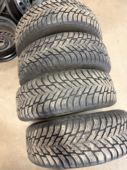4 pneus d hiver 225/65r17 nokian en tres bon état