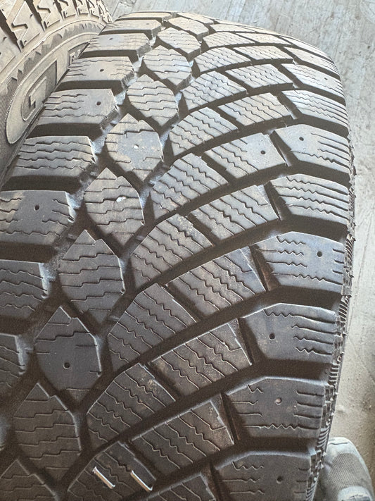 1 pneu d hiver 195/65r15 gislaved en bon état