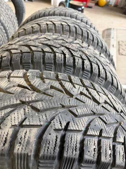 4 pneus d hiver 235/65r17 toyo a l etat neuf