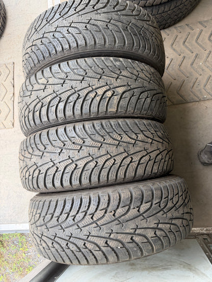 4 pneus d hiver 215/60r17 maxxis en tres bon état