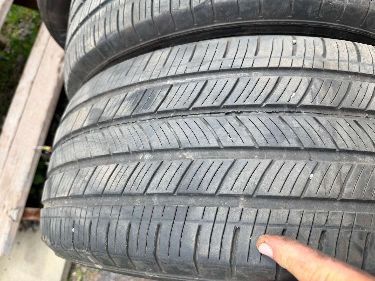 4 pneus d ete 235/55r17 michelin en bon état