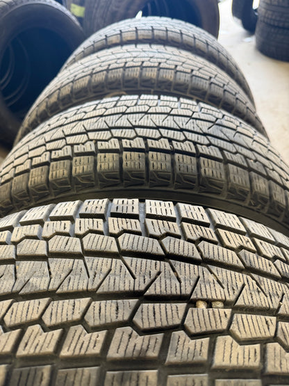 4 pneus d hiver 215/55r17 Yokohama en tres bon état