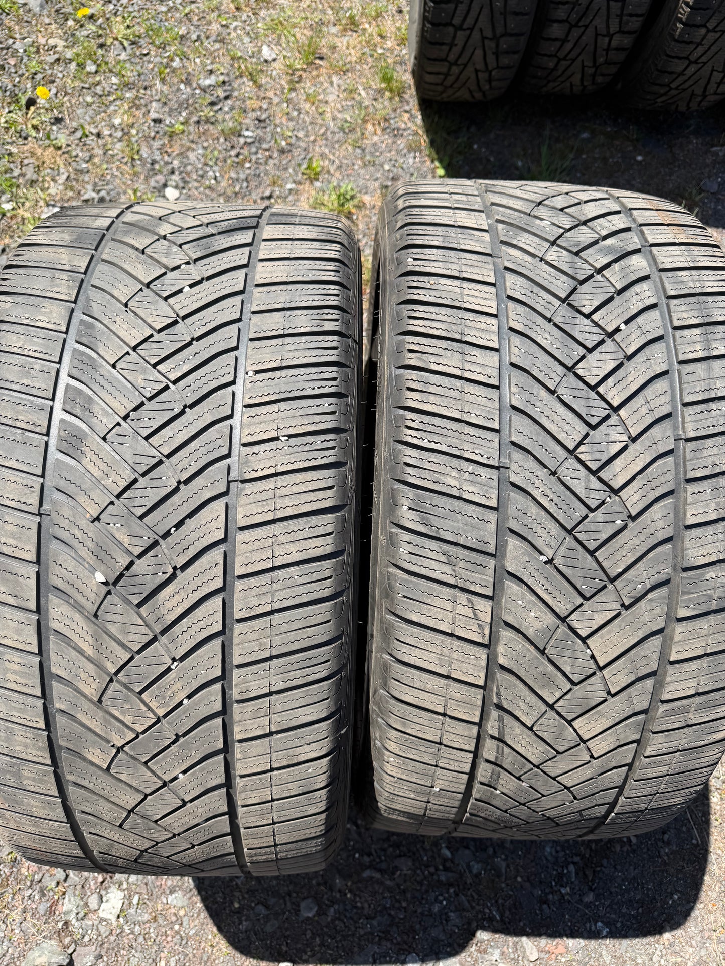 2 pneus d hiver 285/40r20 good year