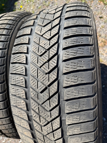 2 pneus d hiver 255/45r19 pirelli en bon etat