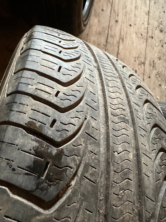 1 pneu d’été 205/55r16 pirelli en très bon état