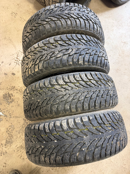 4 pneus d hiver 225/55r18 nokian a l etat neuf