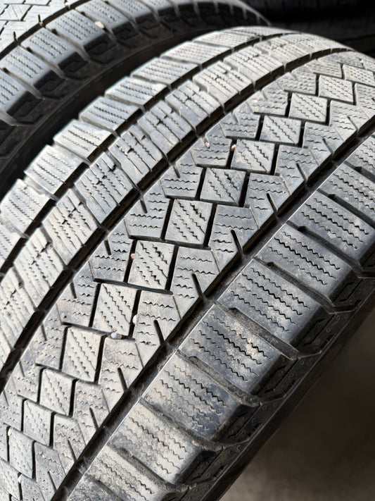 4 pneus d hiver 225/50r17 pirelli en très bon état
