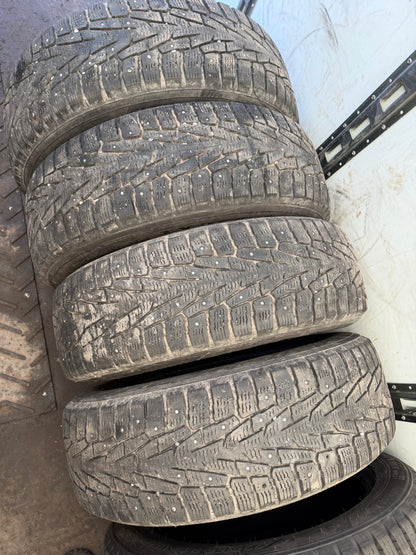 4 pneus d hiver 215/70r16 nokian
