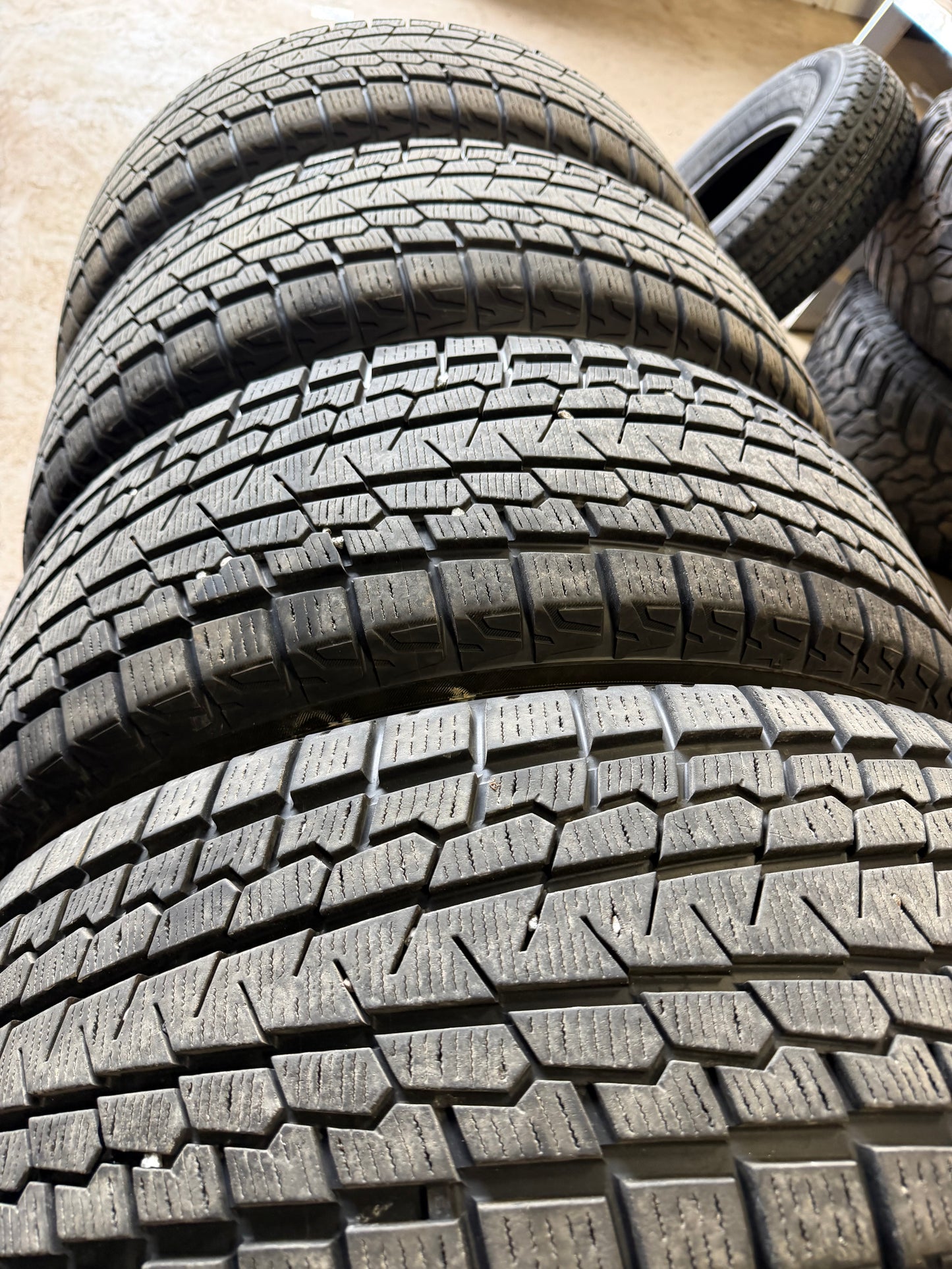 4 pneus d hiver 245/60r18 Yokohama a l état neuf