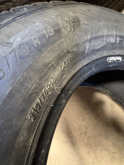 2 pneus d hiver 215/70r16 michelin en bon état