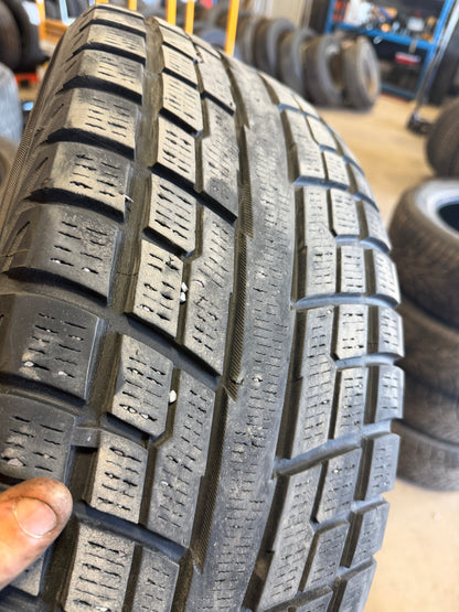 4 pneus d hiver 245/60r18 Yokohama en bon etat