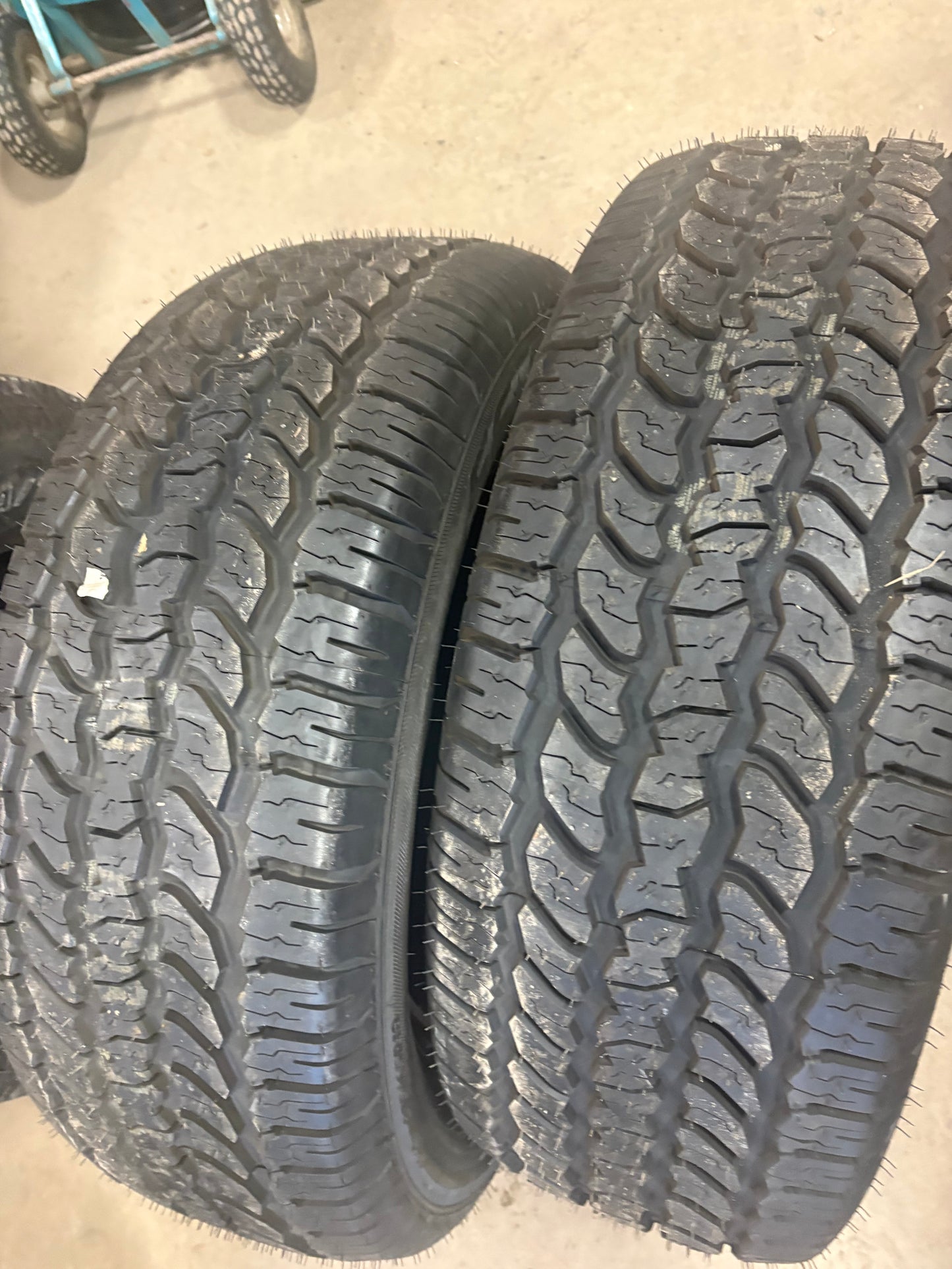 2 pneus d ete neufs 275/65r18 starfire en liquidation