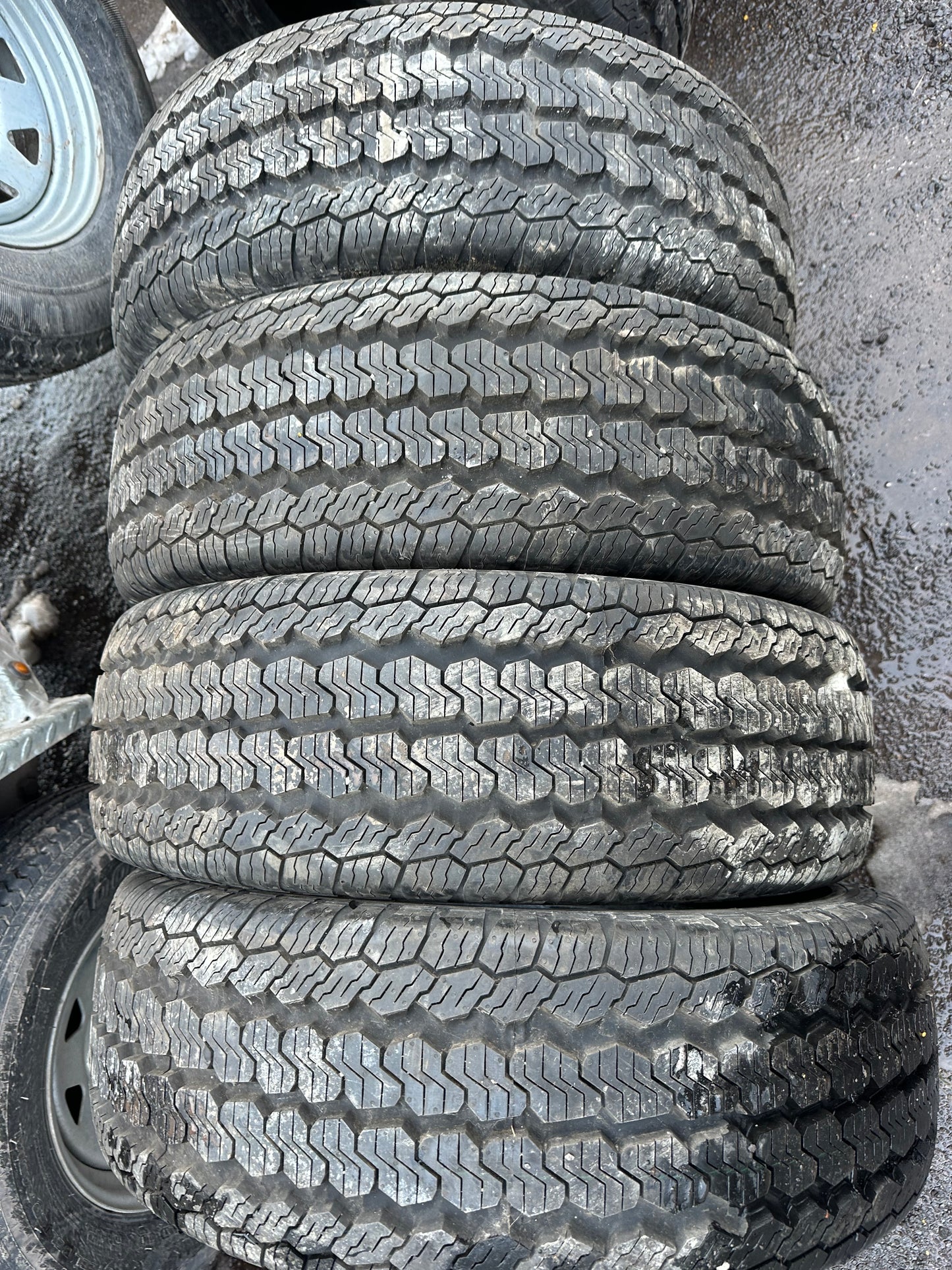 4 pneus d ete lt 235/65r16 continental 10 plies a l etat neuf