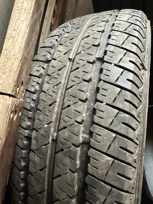 1 pneu d’été 185/60r15 firestone en bon état