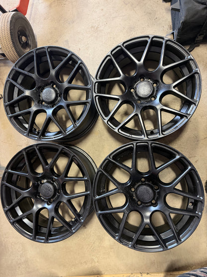 4 mags rtx 17 pouces 5x112 en bon état