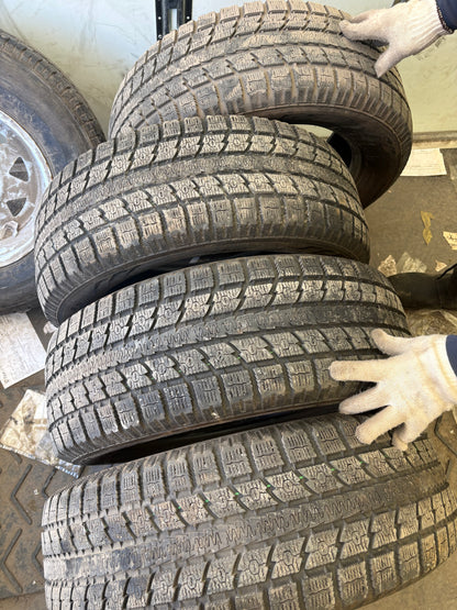 4 pneus d hiver 245/60r18 toyo en bon état